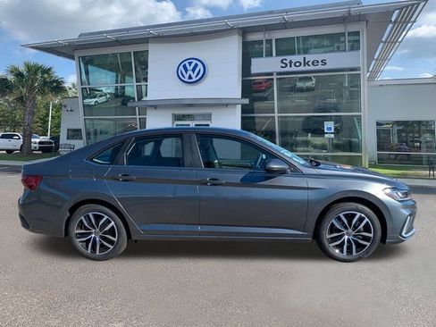 New 2026 Volkswagen Jetta SE image 3