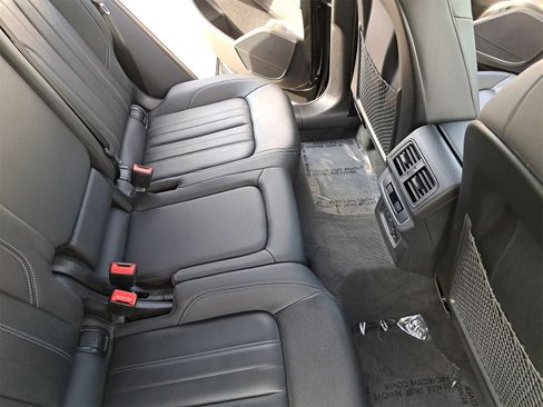 Used 2023 Audi Q5 2.0T Premium w/ Convenience Package image 11