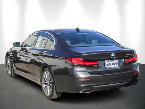 Certified 2023 BMW 530e w/ Convenience Package image 4
