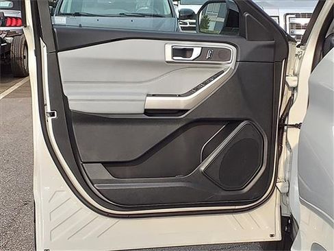 New 2023 Ford Explorer XLT w/ Equipment Group 202A image 17