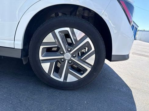 Used 2023 Hyundai Kona SEL FWD image 11