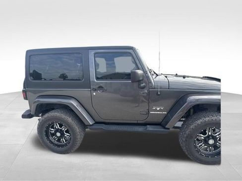 Used 2017 Jeep Wrangler Sahara w/ Connectivity Group AWD/4WD image 36