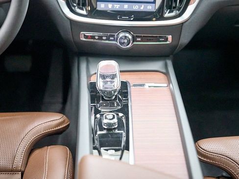 Certified 2025 Volvo V60 B5 Cross Country Ultra AWD/4WD image 30