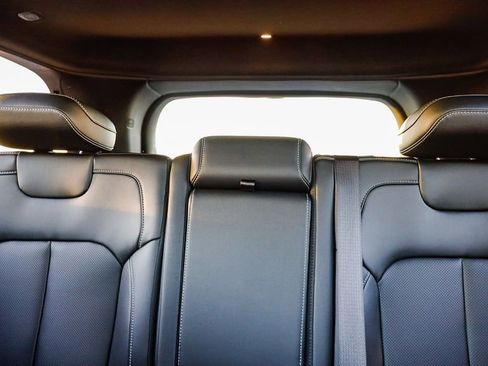 Used 2025 Jeep Grand Cherokee Limited w/ Luxury Tech Group II image 27