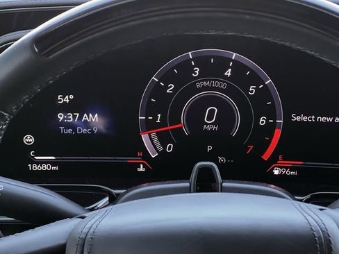 Certified 2024 Cadillac Escalade ESV V image 15