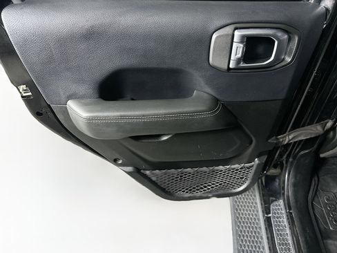 Used 2019 Jeep Wrangler Unlimited Sahara AWD/4WD image 25