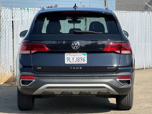 Used 2024 Volkswagen Taos SE w/ Panoramic Sunroof Package AWD/4WD image 4