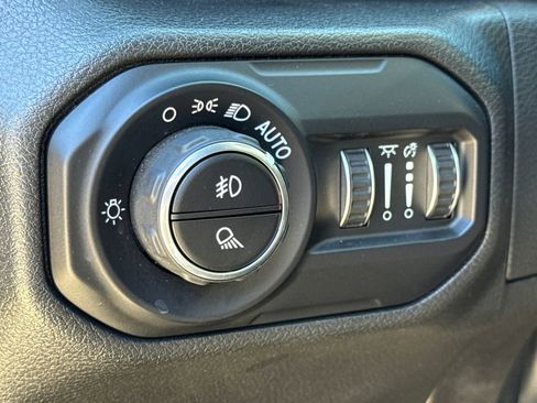 Used 2022 Jeep Gladiator Overland image 23