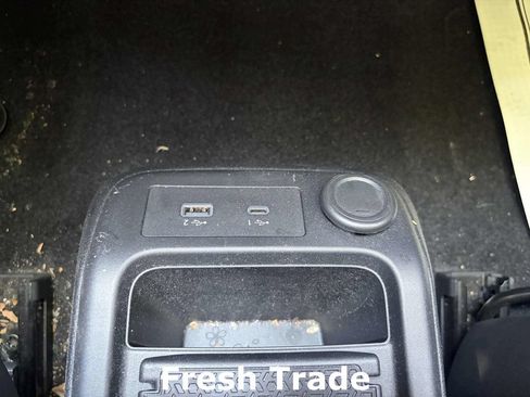 Used 2024 Nissan Ariya AWD image 16