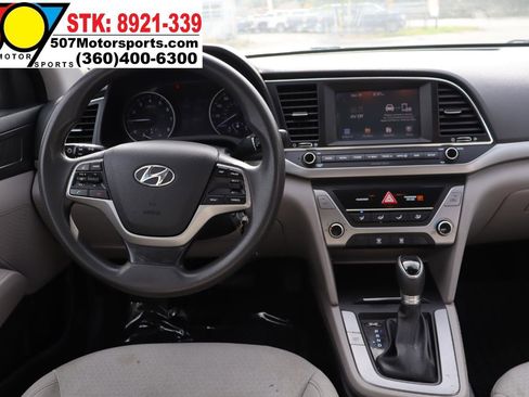 Used 2017 Hyundai Elantra SE image 17