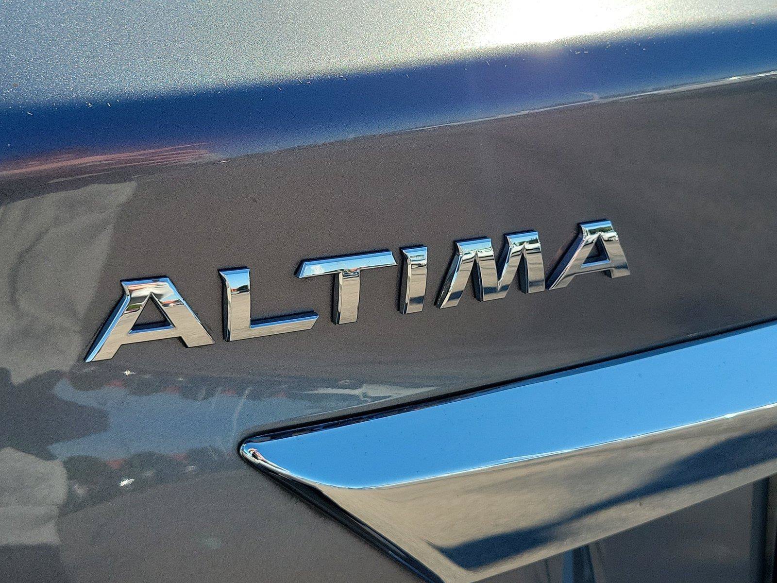 Used 2014 Nissan Altima 2.5 SL w/ Moonroof Package FWD image 6