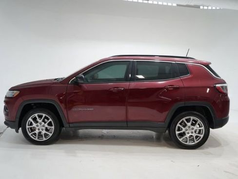 Used 2022 Jeep Compass Latitude image 4