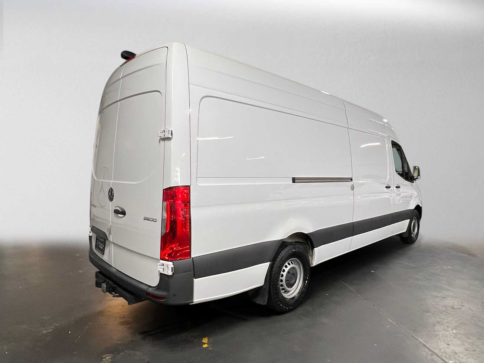 Used 2023 Mercedes-Benz Sprinter 2500 image 3