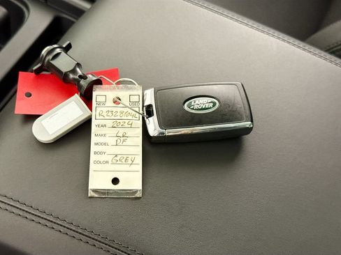 Used 2024 Land Rover Defender 110 SE AWD/4WD image 17
