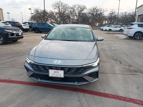 Used 2025 Hyundai Elantra SEL image 5