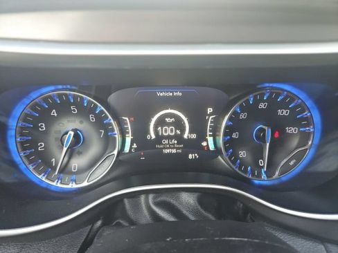 Used 2024 Chrysler Pacifica Touring-L FWD image 15