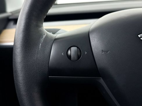 Used 2022 Tesla Model Y Long Range AWD/4WD image 36