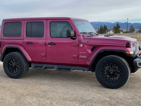 Used 2024 Jeep Wrangler Sahara w/ Technology Group image 9