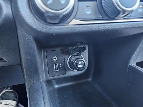 Used 2022 Nissan Kicks S FWD image 27