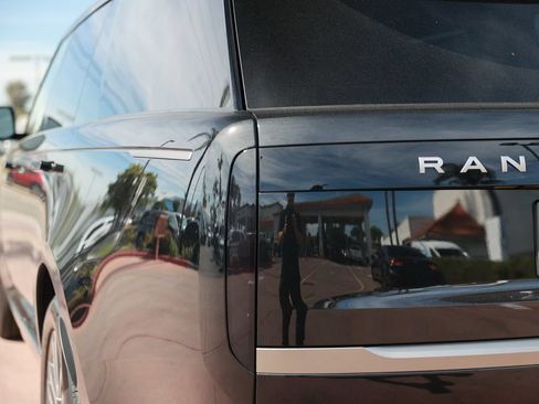 Used 2025 Land Rover Range Rover Long Wheelbase SE AWD/4WD image 13