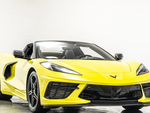 Used 2020 Chevrolet Corvette Stingray Premium Conv w/ 3LT Preferred Equipment Group RWD image 3