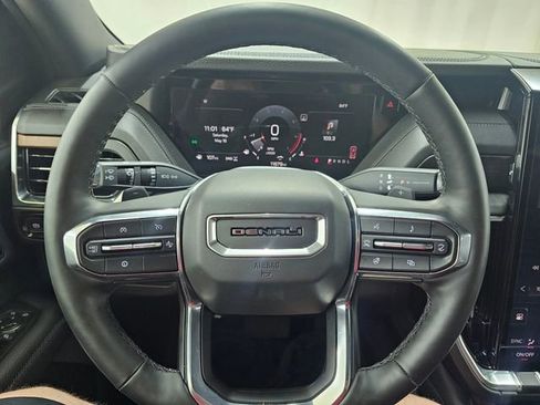 Used 2025 GMC Yukon XL Denali AWD/4WD image 9