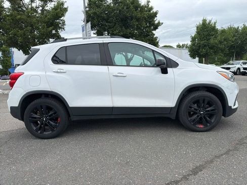 Used 2018 Chevrolet Trax LT w/ Redline Edition AWD/4WD image 3