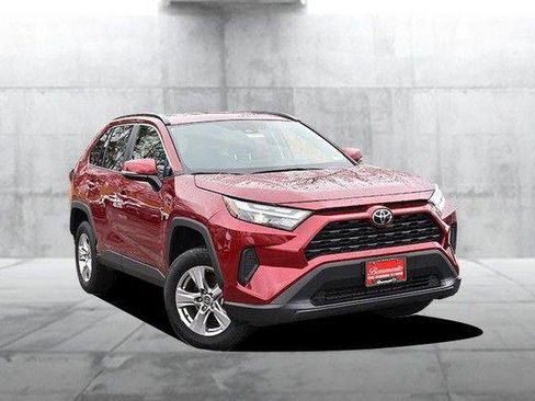 Used 2025 Toyota RAV4 XLE AWD/4WD image 2