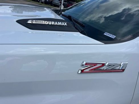 Used 2024 Chevrolet Silverado 2500 LT AWD/4WD image 3