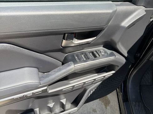 Used 2025 Toyota Tacoma TRD Off-Road AWD/4WD image 15