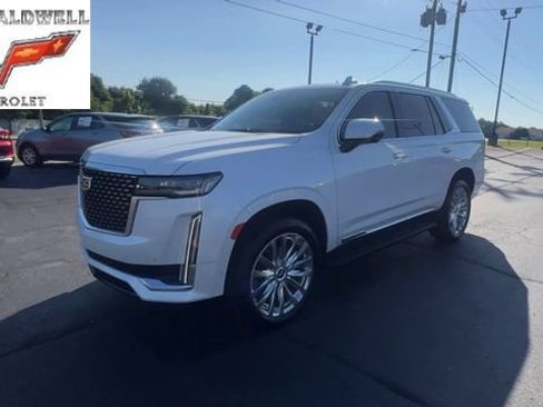 Used 2022 Cadillac Escalade Premium Luxury AWD/4WD image 4