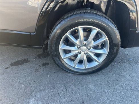 Used 2018 Jeep Cherokee Latitude AWD/4WD image 19