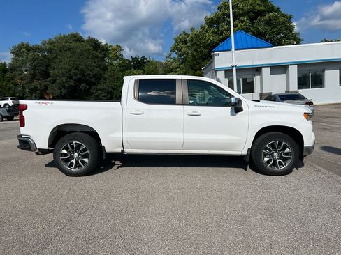 Used 2023 Chevrolet Silverado 1500 LT AWD/4WD image 4