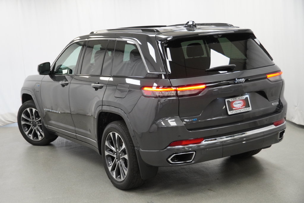 Used 2023 Jeep Grand Cherokee Overland w/ Advanced Protech Group III AWD/4WD image 15