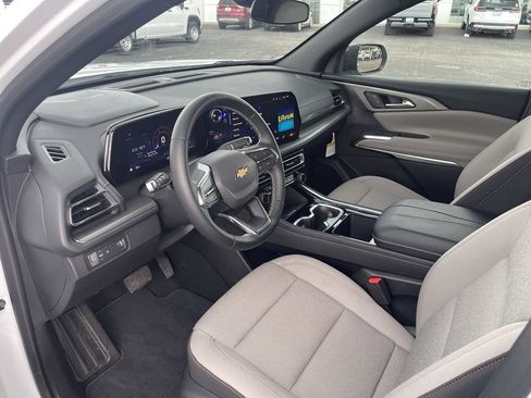 Used 2025 Chevrolet Traverse LT FWD image 10