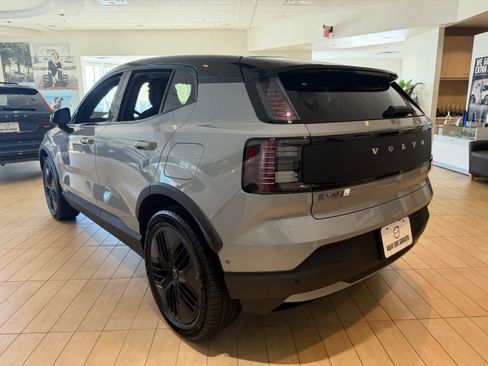 New 2026 Volvo EX30 Cross Country Ultra image 4