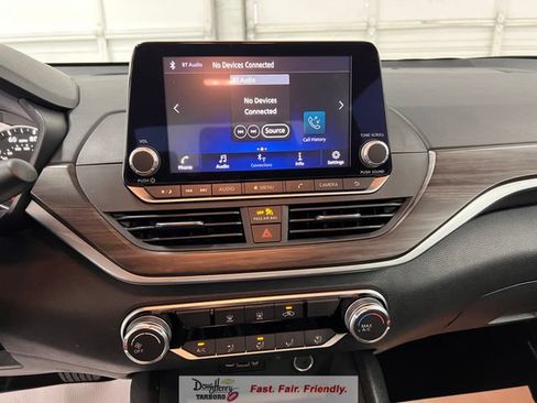 Used 2025 Nissan Altima 2.5 SV FWD image 43