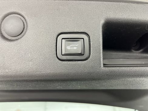 Used 2018 Chevrolet Equinox LT FWD image 28