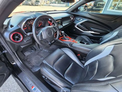 Used 2017 Chevrolet Camaro LT RWD image 9