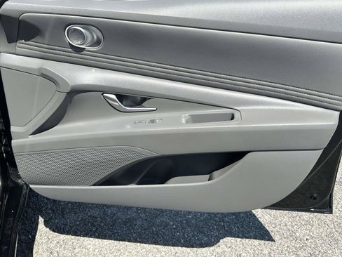 Used 2023 Hyundai Elantra SEL w/ Convenience Package FWD image 18