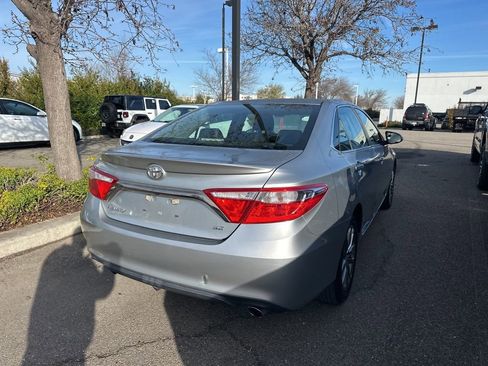 Used 2017 Toyota Camry SE image 6