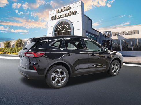 Used 2025 Ford Escape ST-Line image 3