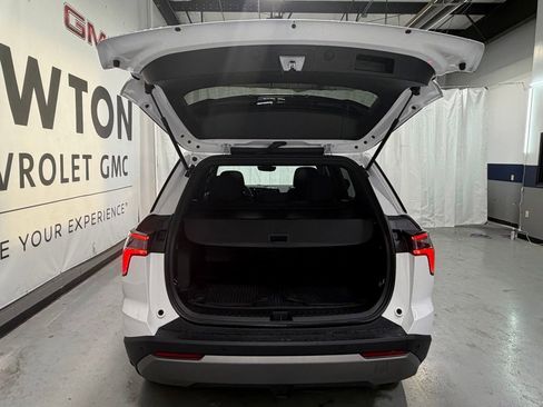 Used 2026 Chevrolet Equinox LT w/ Safety and Technology Package FWD image 35