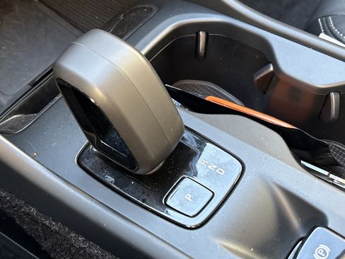 Used 2025 Volvo XC40 B5 Core image 26