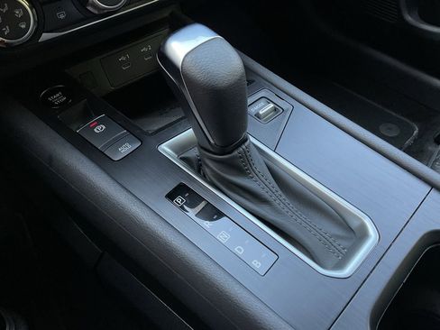 Used 2025 Nissan Kicks SV image 35