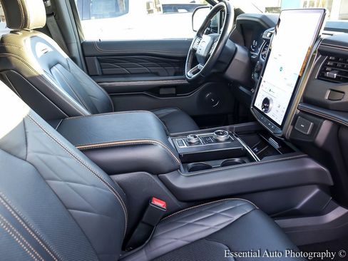 Used 2024 Ford Expedition Platinum image 34