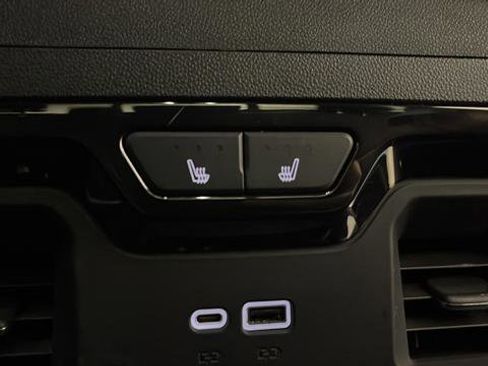 Used 2022 GMC Sierra 1500 AT4 w/ AT4 Premium Package image 7