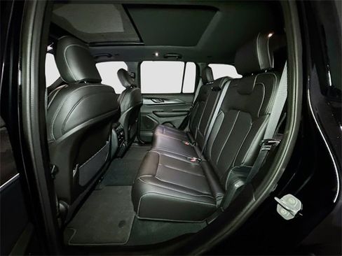 New 2025 Jeep Grand Cherokee Limited w/ Luxury Tech Group II image 15