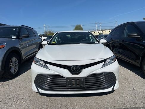 Used 2020 Toyota Camry XLE FWD image 1