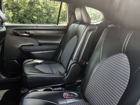 Used 2022 Toyota Highlander XSE image 28